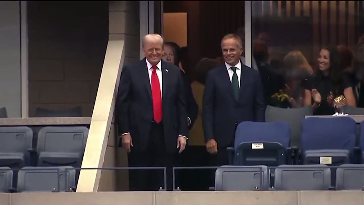 Crowd cheers Trump at US Open