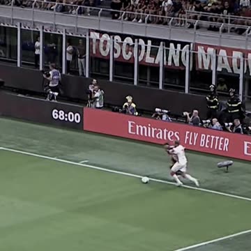 Santi 👀❤️🖤 #acmilan #gimenez #santiagogimenez #santigimenez #tiktokfootball