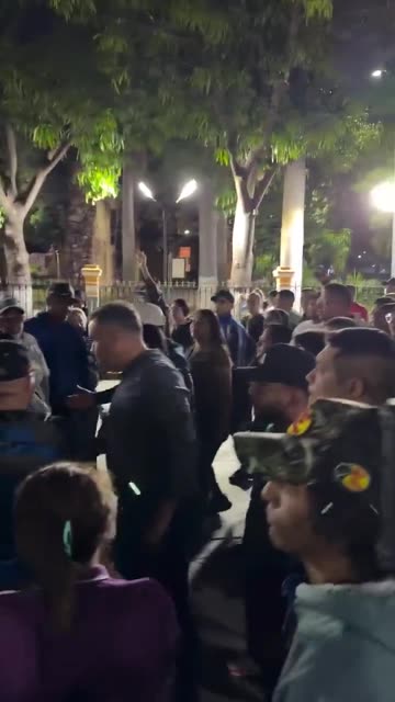 🇻🇪⚔️ Groups of Venezuelan patriots are beginning to appear on the streets,