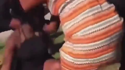 FAMILY FIGHTS ON GRAVES DURING FUNERAL