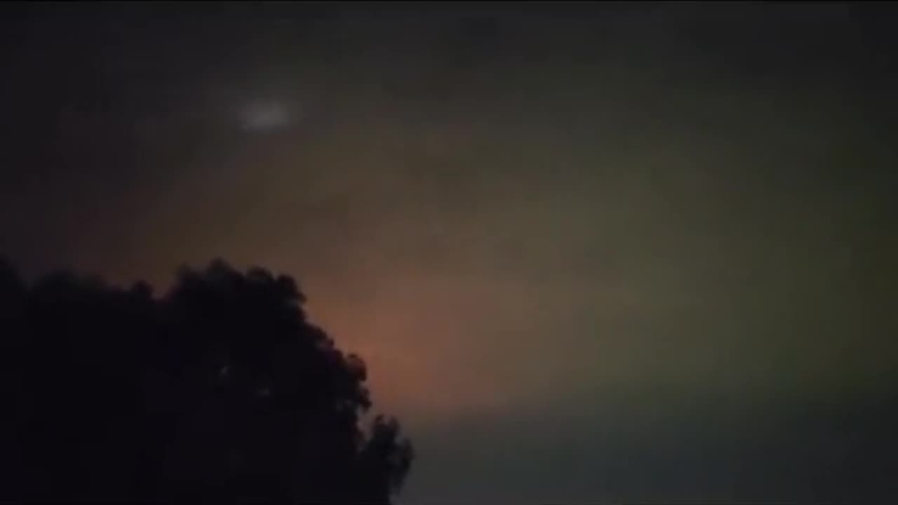 👻💡 Weird Light Moving in a Manor! What Is It? | TheHauntingHour