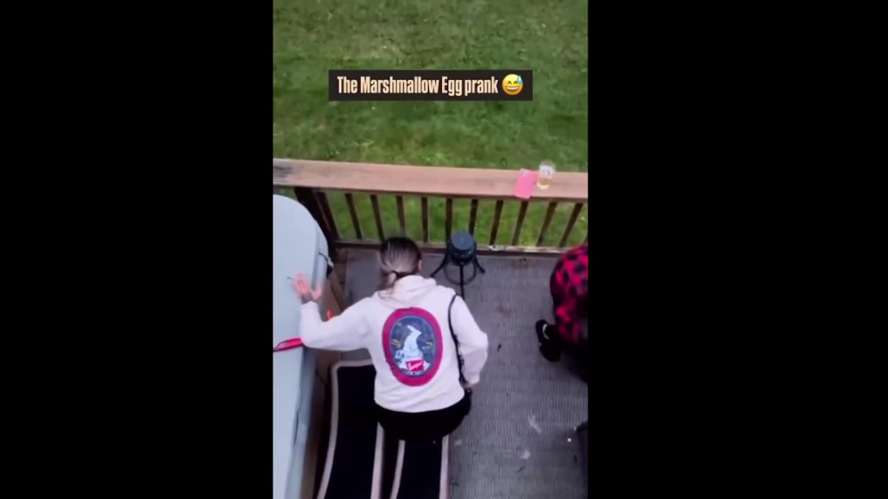 Marshmallow egg prank: 😬