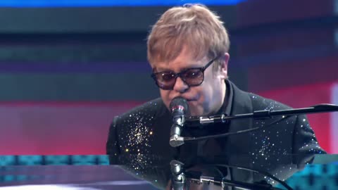 Philadelphia Freedom - Elton John (live)