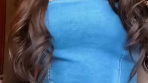 Can you notice she doesn'twear a bra