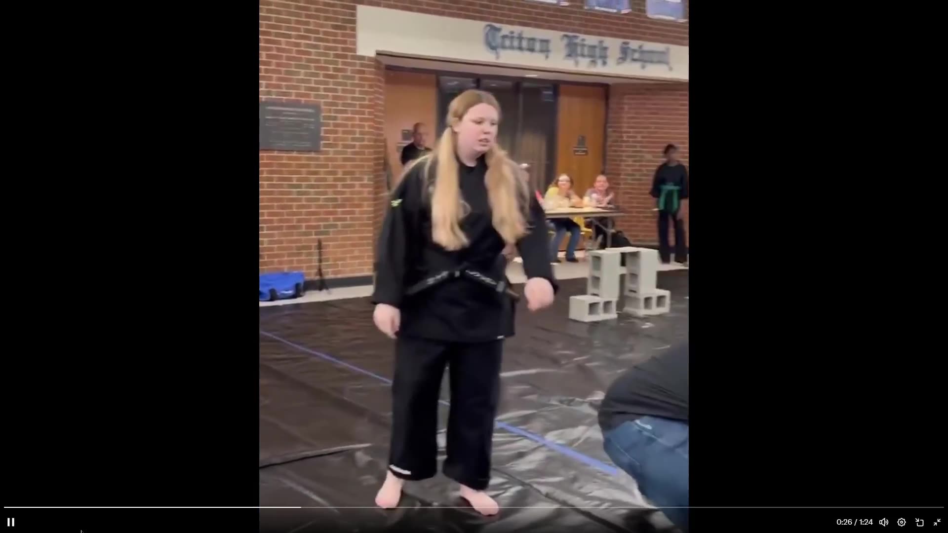 This is disturbing, no? lol I would laugh so hard theyd throw me out