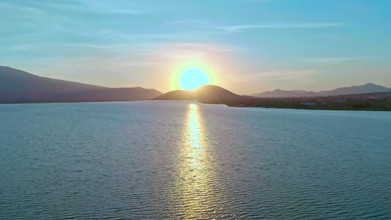 RELAX WITH THE FEEL OF BEACHES AND SUNSETS.