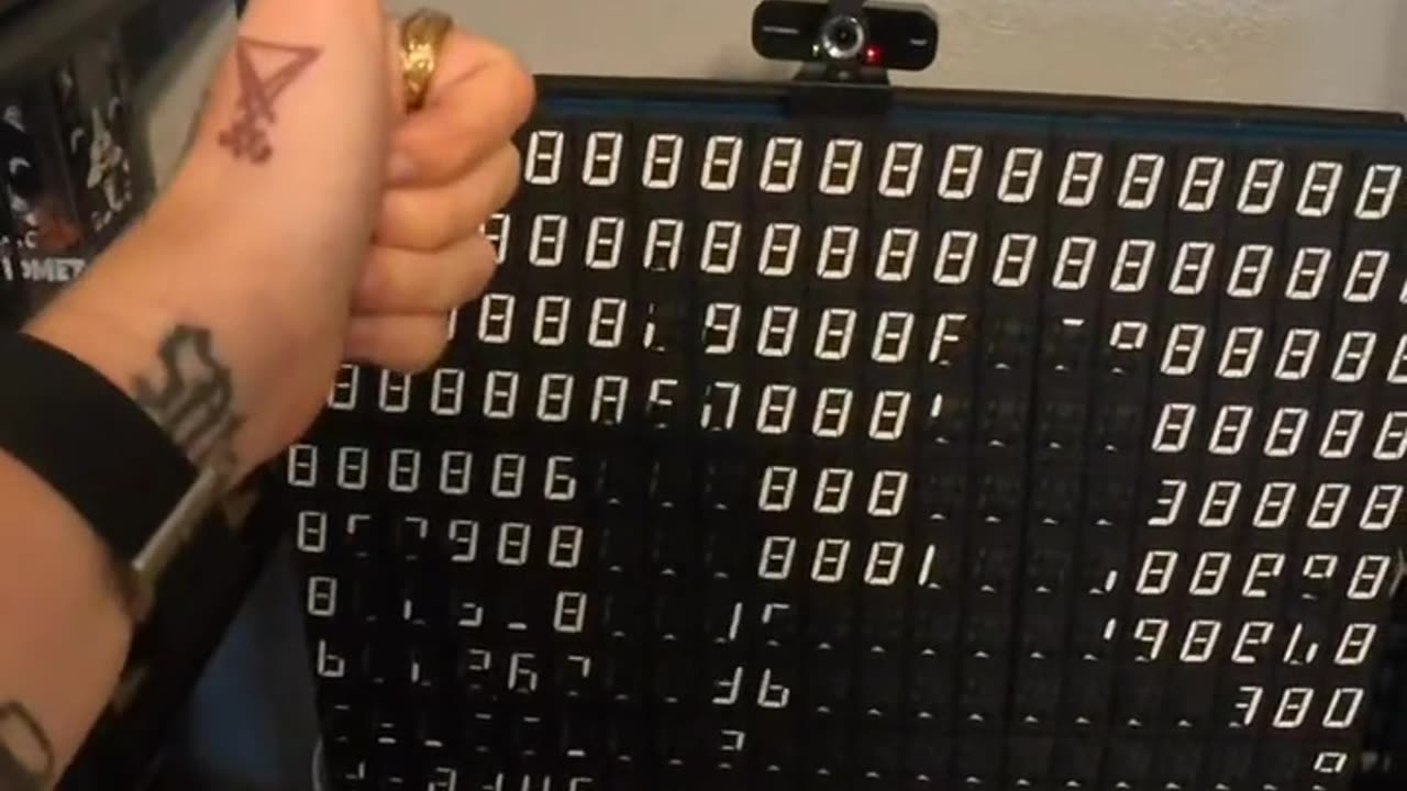 Mechanical Digit Mirror