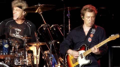 Every Little Thing She Does Is Magic - The Police (live)