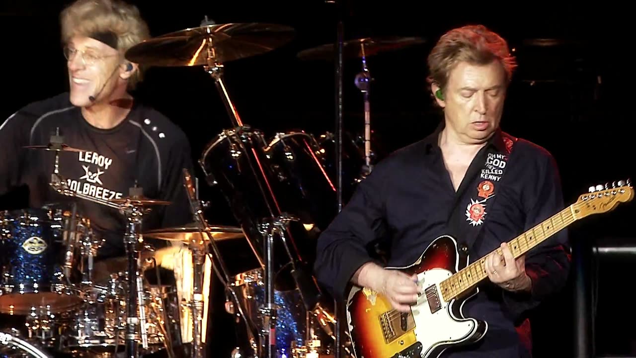 Every Little Thing She Does Is Magic - The Police (live)