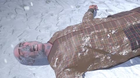 Dog Saves Owner From Frostbite 😇