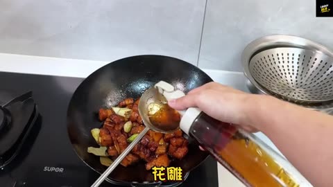 Cooking in 104°F Heat to Make This Soulful Red Braised Pork | True Love in Every Bite