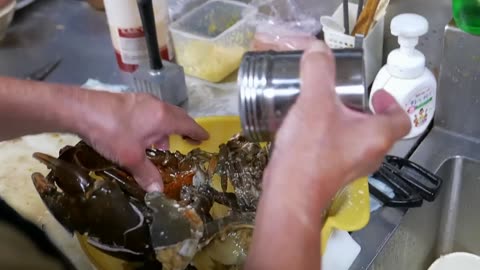 Japanese Street Food - GIANT MUD CRABS Cooked Two Ways Okinawa Seafood Japan