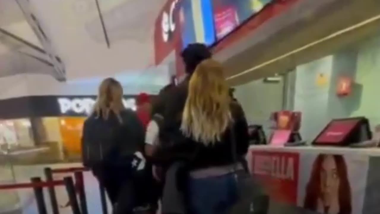 Cliente agrede a empleado de cine en México por un cambio de sala