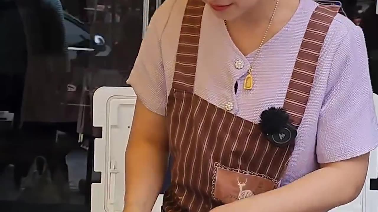 Thai beautiful girl make street drink