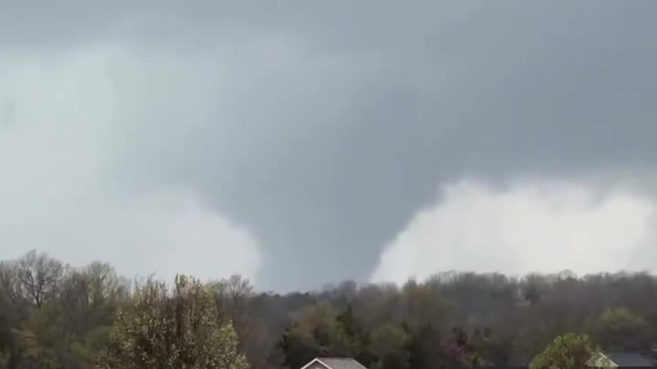 Large tornado reported north of Potosi, Missouri