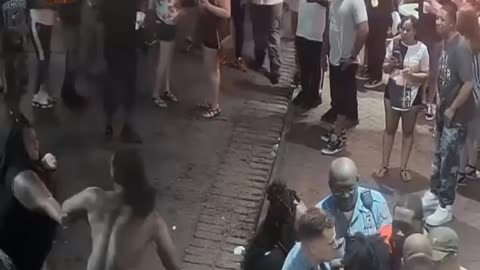 Bourbon Street Brawl Ends in Injuries to New Orleans Police | Wild Fight Caught on Camera