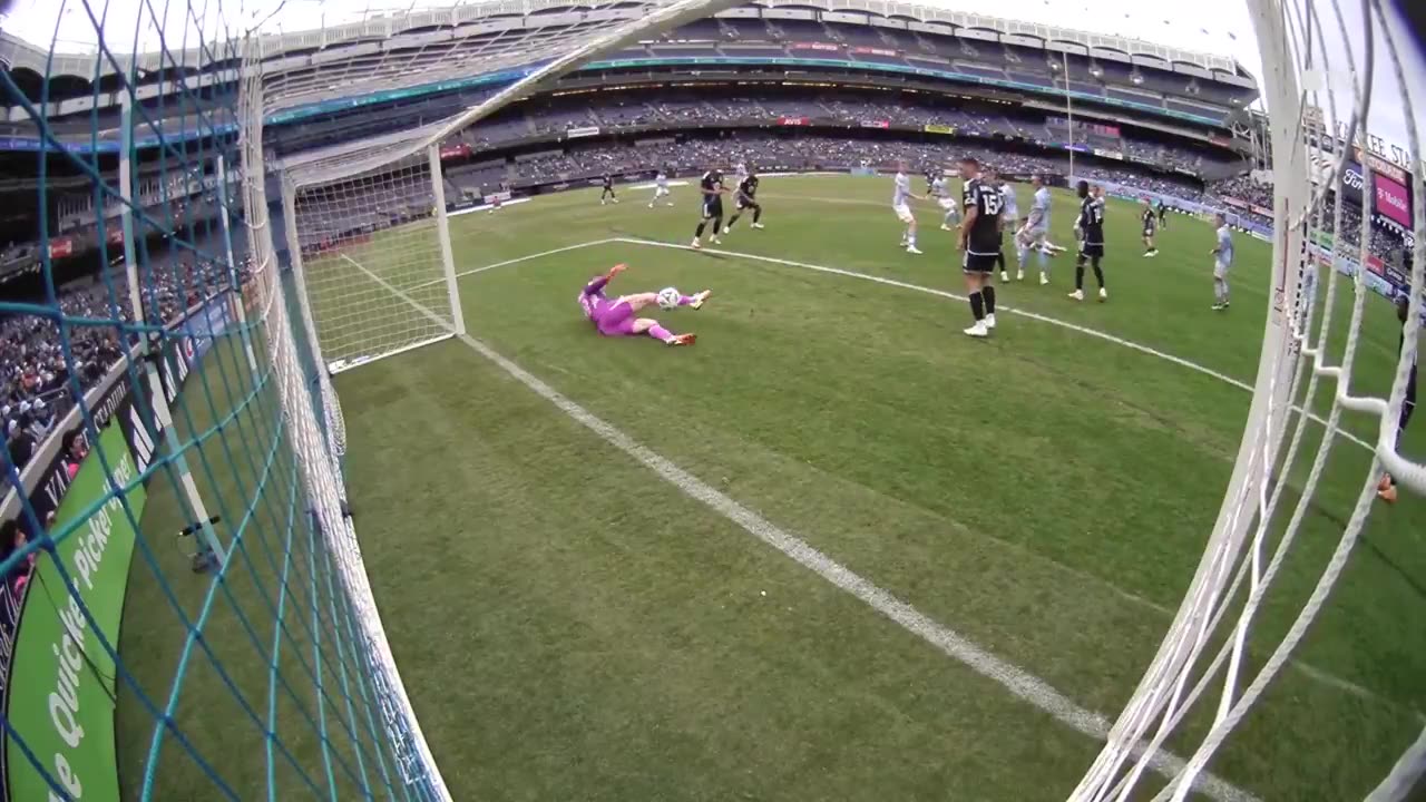 MLS Wil Trapp strikes on the set-piece routine to make it two for @MNUFC. ✌️