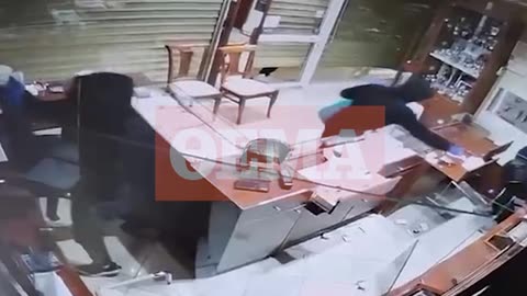 Συμμορία σήκωσε χρυσοχοείο στον Κορυδαλλό σε λιγότερο από δύο λε