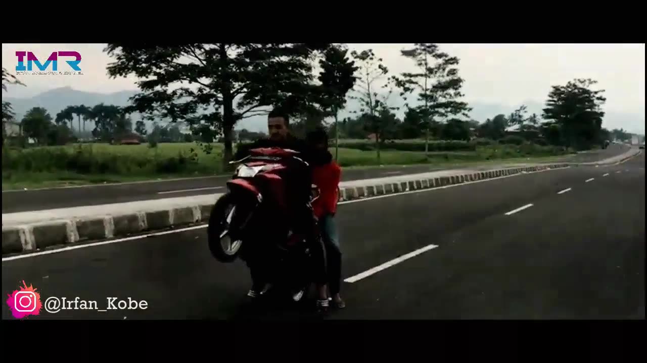 Learn freestyle on a Yamaha R25 motorbike