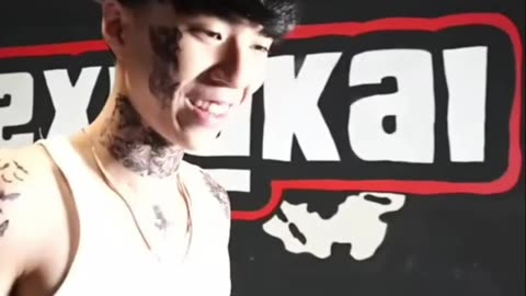 Ray tells chat he has a fat 🍑that JIGGLES🤨