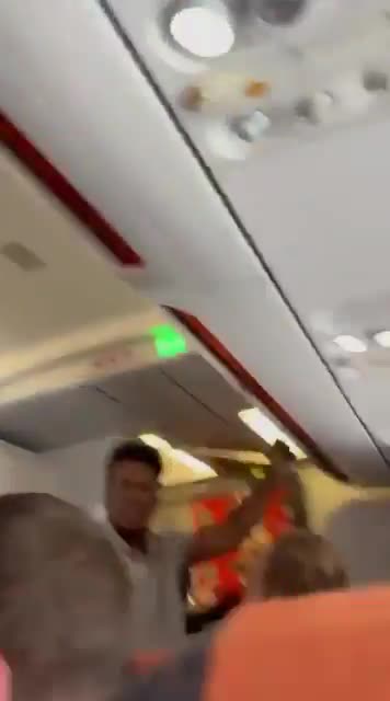 🚨 “I’m going to bomb the plane, Death to America, Death to Trump - Allahu Akbar”