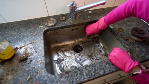 She Couldn’t Afford a $15,000 Professional Cleaning – So I Did It for Free 💖_part2