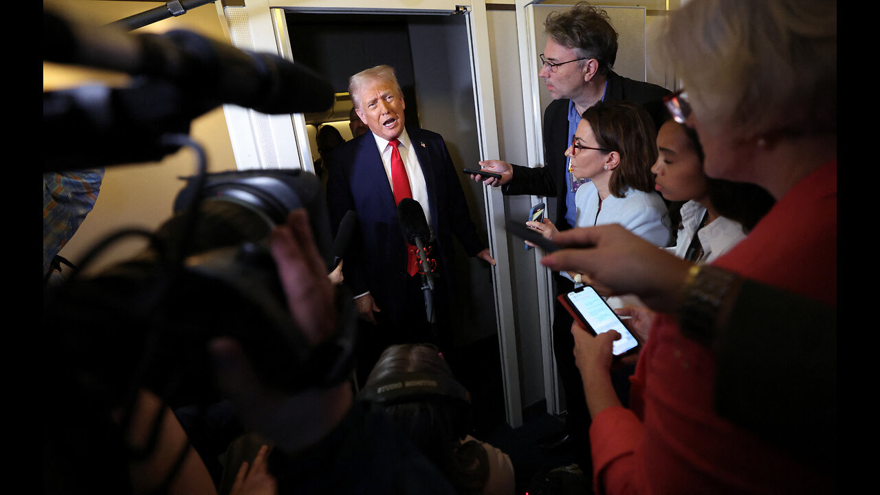 ✈️🔥 Трамп дал жёсткую пресс-конференцию в самолёте: Иран, Путин, TikTok и третий срок!