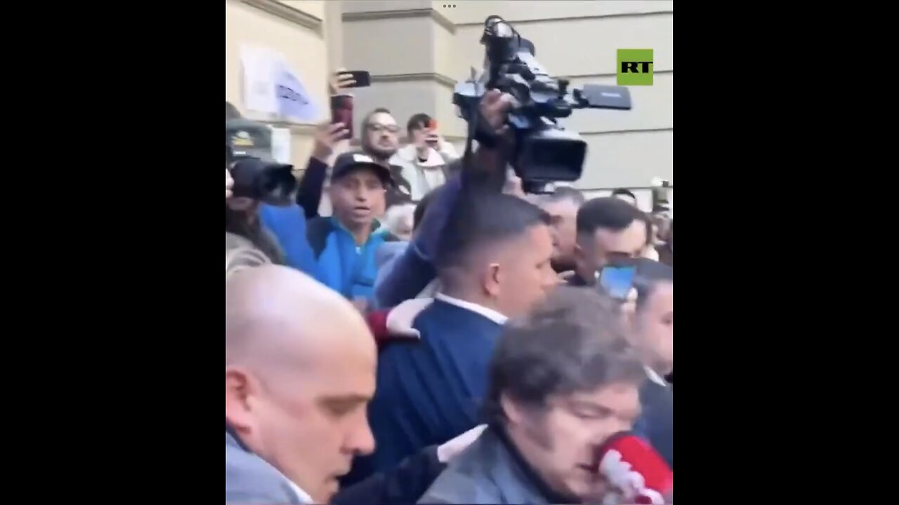 ARGENTINA PRESIDENT🇦🇷🎤👨‍🦱📸HIT IN THE FACE WITH MICROPHONE🎬🎤💫