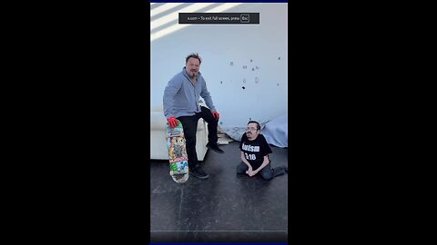 Bam Margera teaches Ricky Berwick how to skate