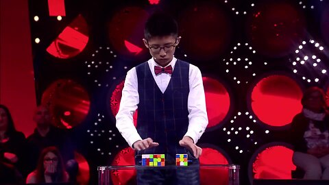 He JUGGLED and SOLVED 3 Rubik's cubes! - Guinness World Records