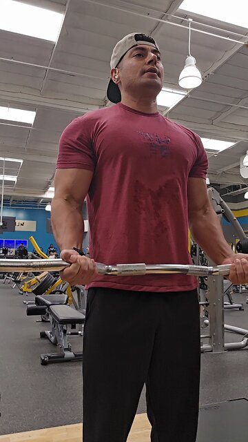 Barbell curls 5x10 #chuzefitness #lafitness #planetfitness #fitness19 #24hourfitness