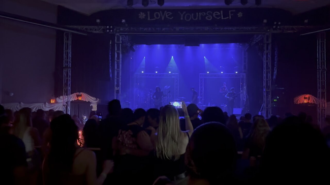 Killer Muse covering “Knights of Cydonia”