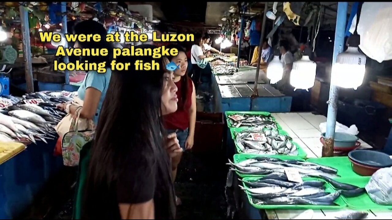 Shopping for fish 🐟 at the local palengke