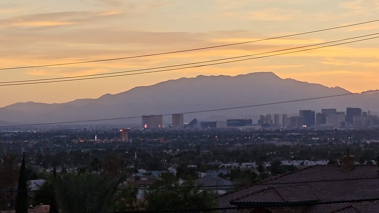 Did you SEE tonight's WINDY Las Vegas sunset? Check THIS out! 10.26.2025 #follow #lasvegas #gaming