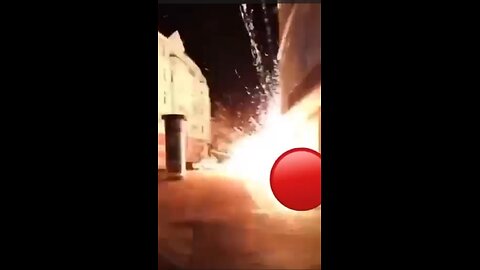 #BREAKING： CLOSE SHOT OF #TELAVIV BEING BOMBED #IRAN #STRIKES #ISRAEL #WORLD WAR III #WAR #NEWS #EDUCATION #ENTERTAINMENT