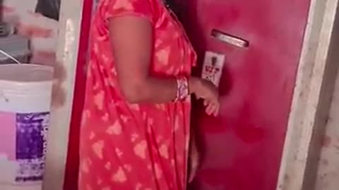 Almari kholte Aurat ko to Samay Se Hain