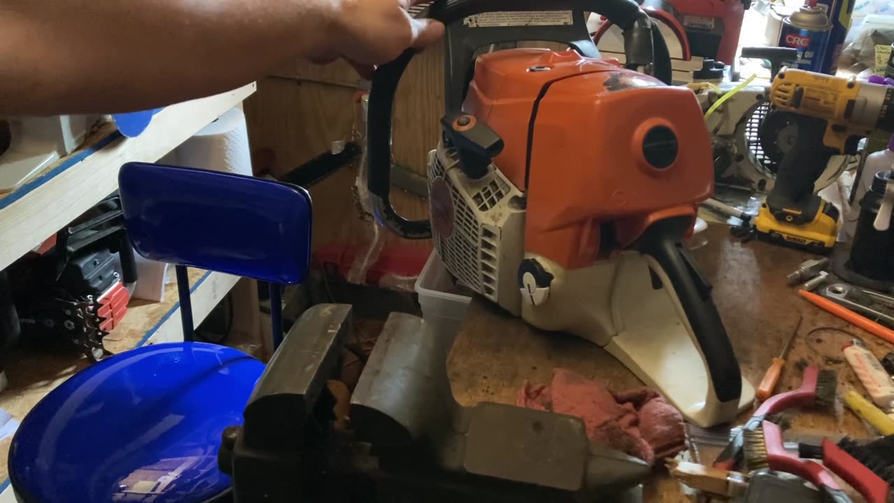 Repairing a chainsaw muffler, test cuts MS661 and MS290