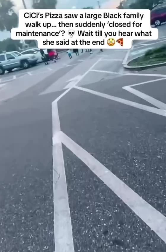 Self-entitled sheboon is mad because a restaurant is closed for maintenance