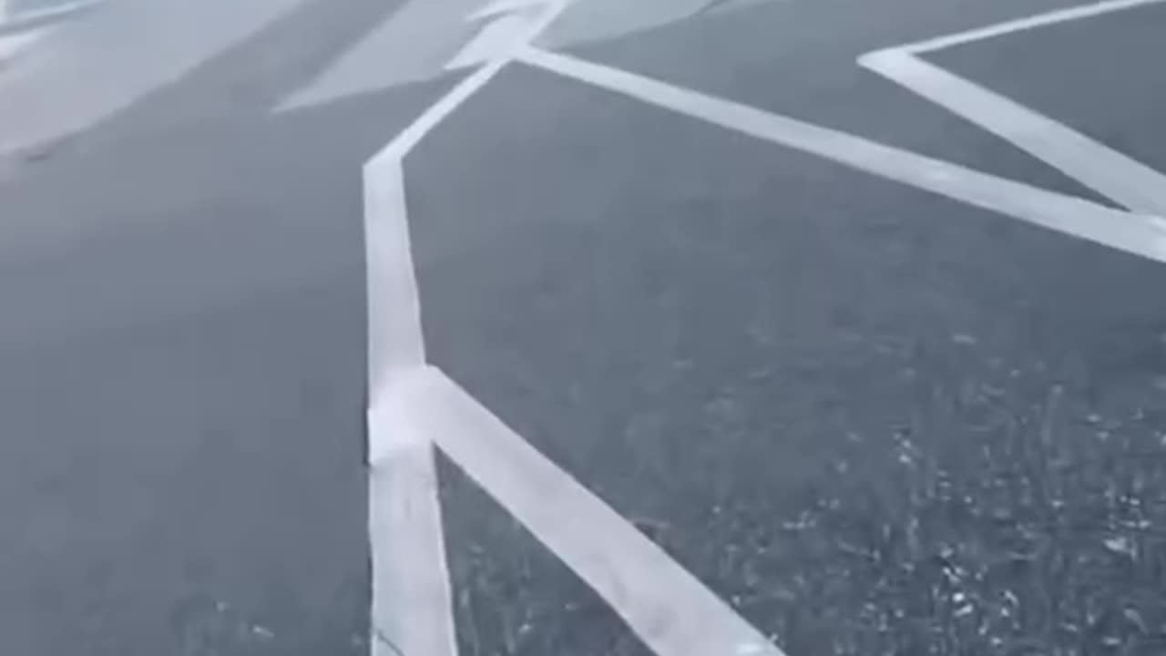 Self-entitled sheboon is mad because a restaurant is closed for maintenance