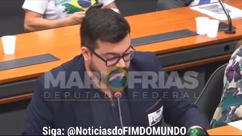 PERSEGUIÇÃO À OPOSITORES POLÍTICOS