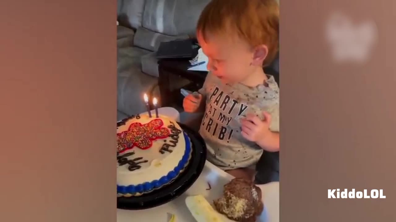 The playful mischief of little ones: Moments when you can't help but laugh! 😂👶