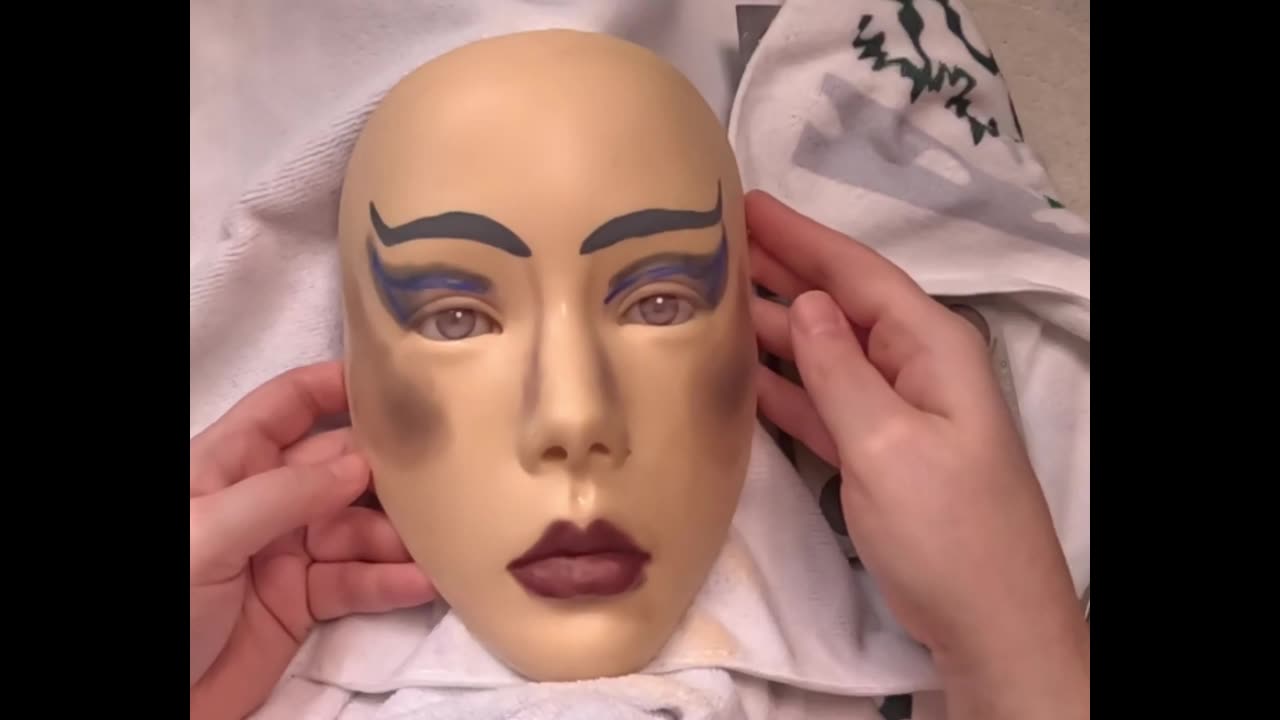 Makeup Mannequin head (silent video)
