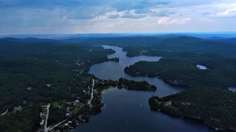 Saint Pierre de Wakefield and the Mountains ( 2K )