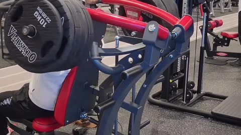 He Benched 200KG Like It Was Empty – No Spotter, No Fear!