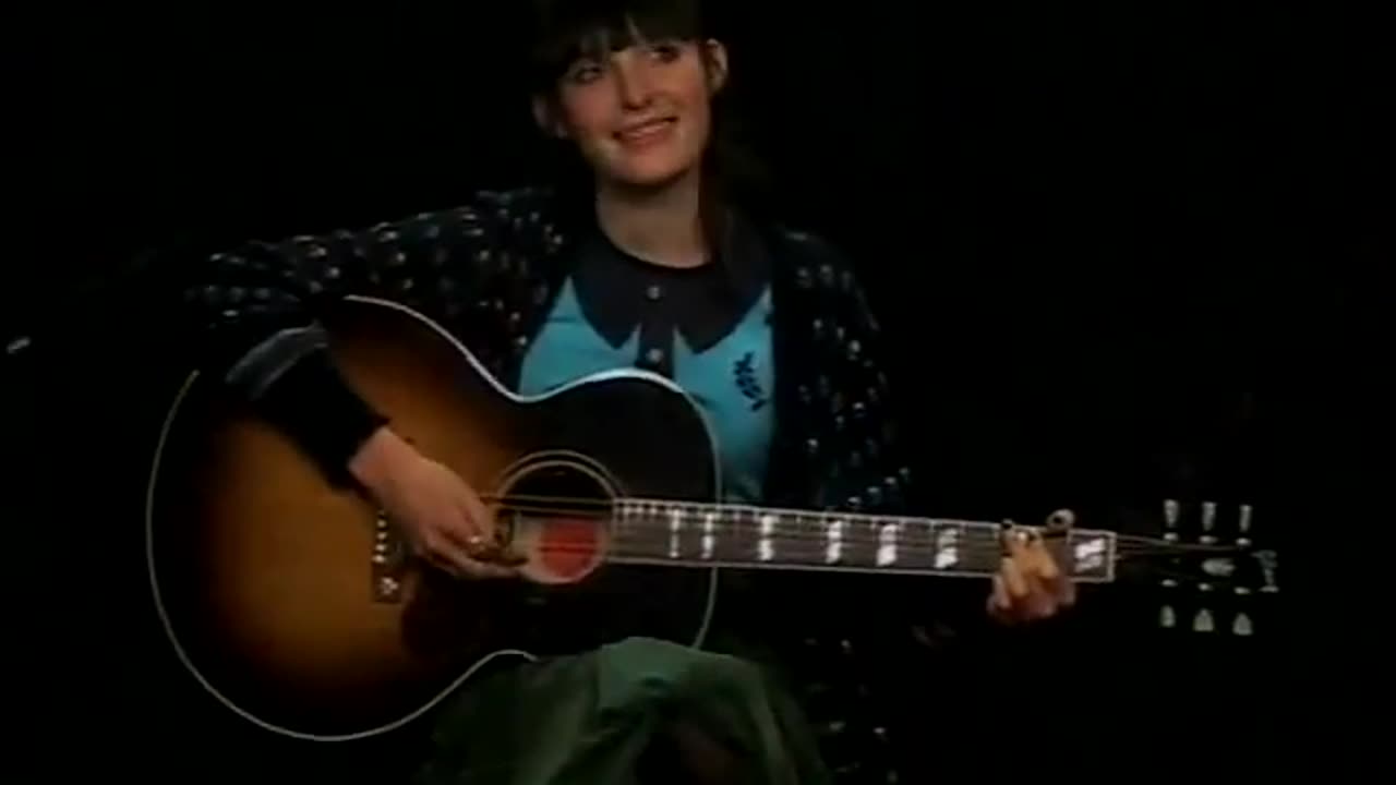 Lisa Mitchell - Interview & Coin Laundry LIVE on 1700 (2009)