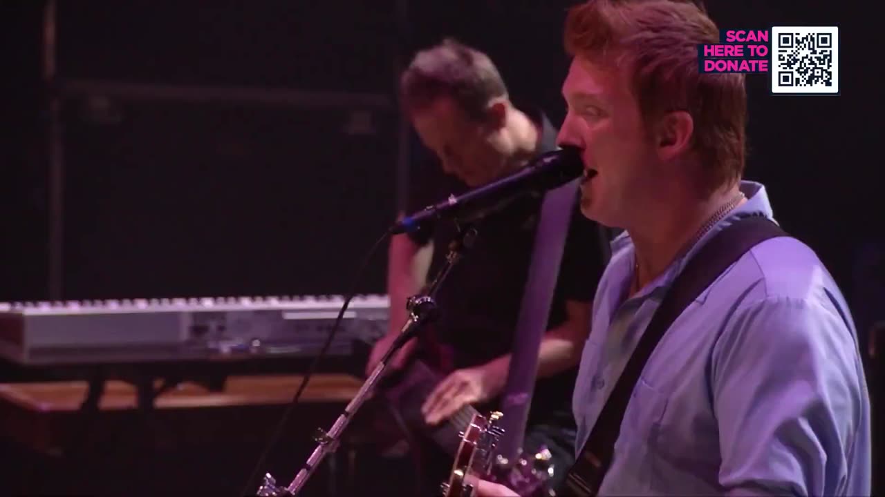 No One Loves Me & Neither Do I - Them Crooked Vultures (live)