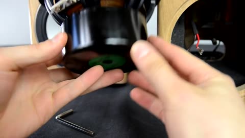 Monitor Audio Bronze BX1 speakers look inside