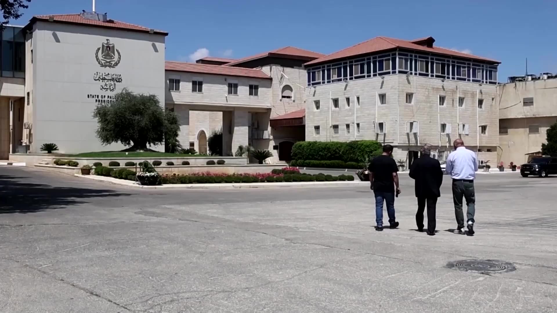 US bars Palestinian leader Abbas from UN as allies pledge statehood