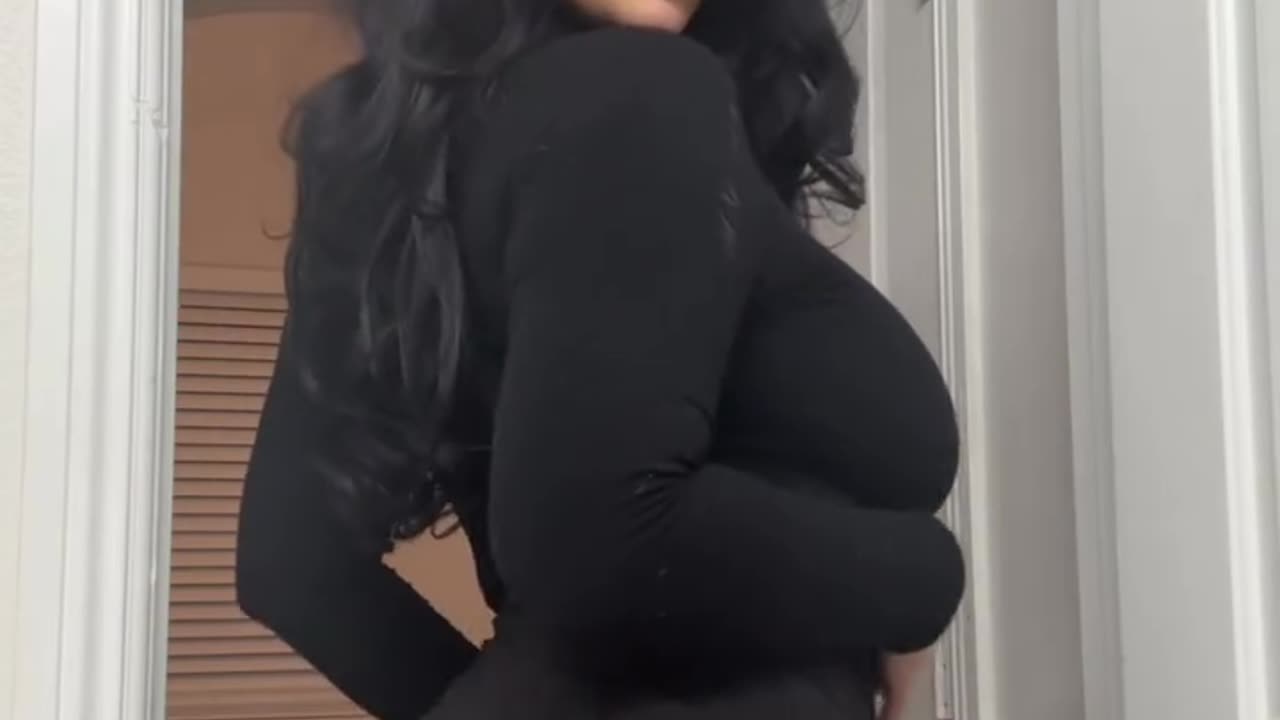 🍑 Big Booty Wiggle 💯🔥