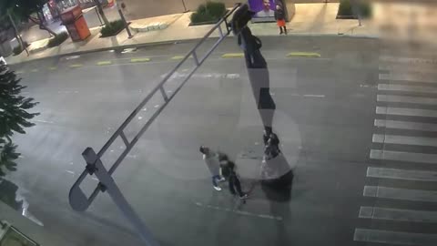 Así cayó un paracaidista en el Centro Histórico de la CDMX | #C5CorazónDeLaCDMX